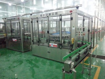 全自動(dòng)白酒灌裝機
